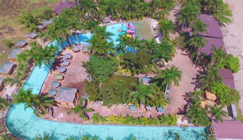 Cool Waves Ranch and Waterpark Resort .